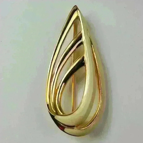 Trifari Vintage enamel brooche pin  Gold-toned with yellow color enamel brooche - Picture 1 of 17